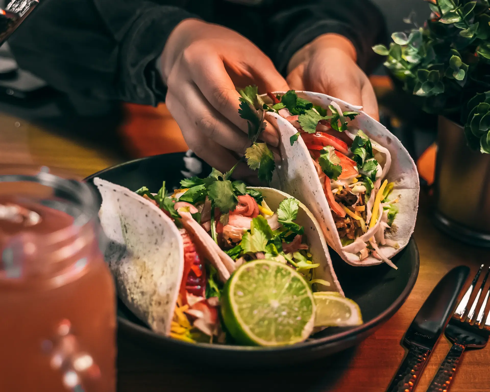Tacoja lautasella